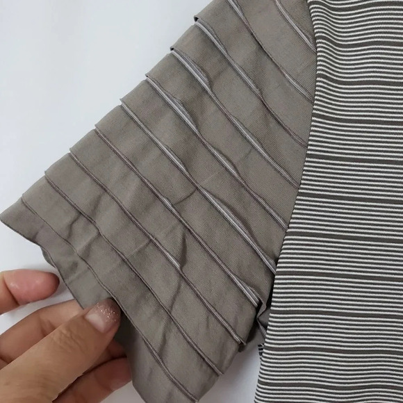 ♥St. John top   - Picture 2 of 10